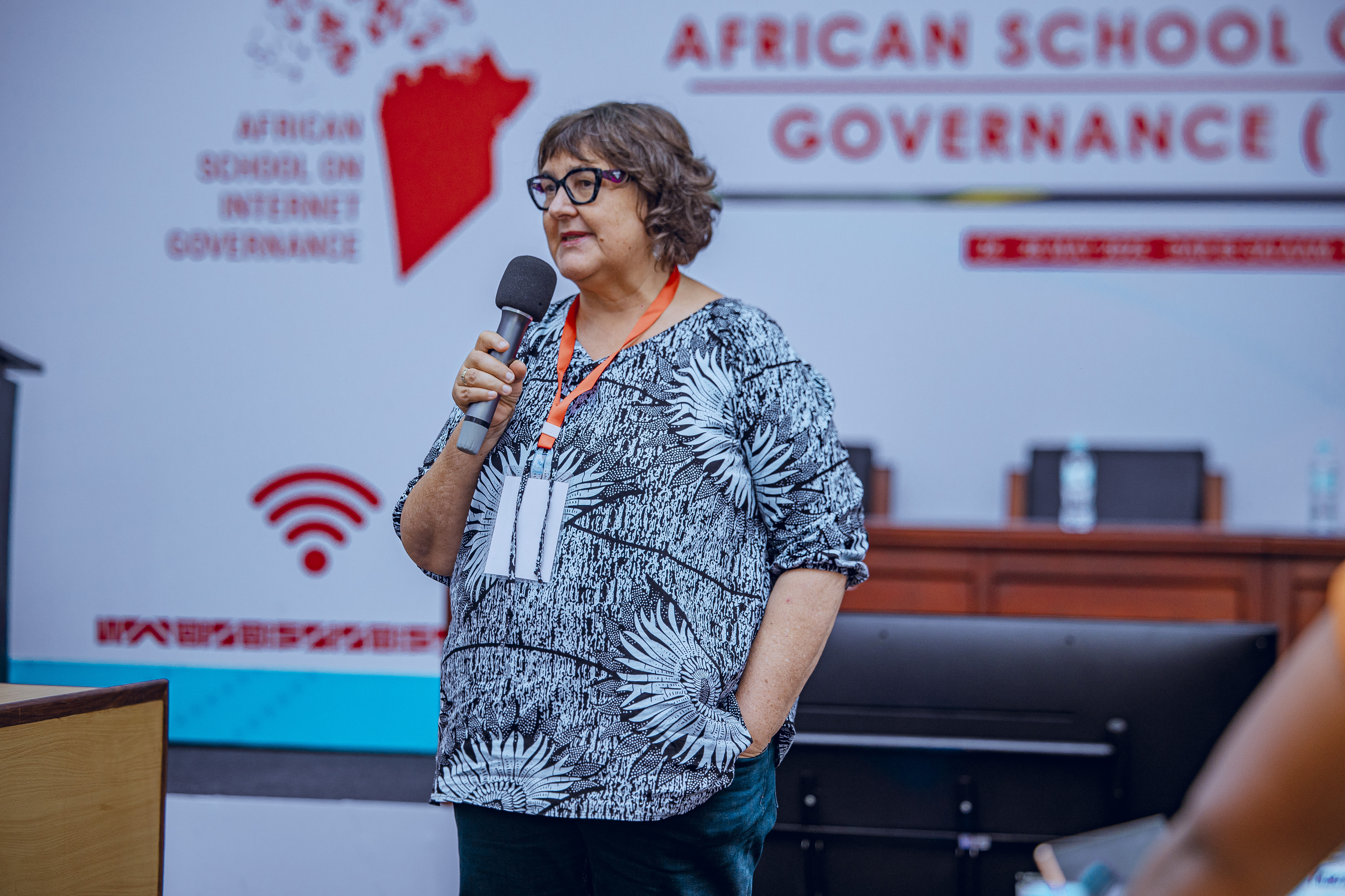 Photo: APC's Anriette Esterhuysen makes a presentation at AfriSIG 2025. Photo courtesy of Hugo Domingo.