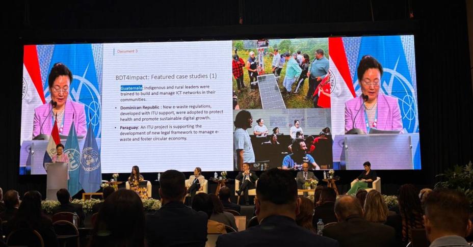 The ICT Network Bootcamp featured at the Regional Development Forum as a story of digital transformation in the Americas. Photo: Mariana Lopez, courtesy of REDES A.C.