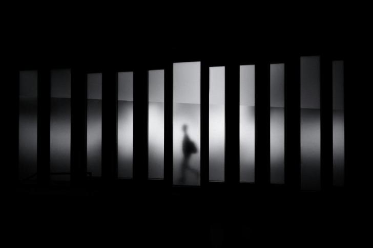 Photo by David Werbrouck on Unsplash (https://unsplash.com/photos/grayscale-photo-of-person-running-in-panel-paintings-5GwLlb-_UYk)