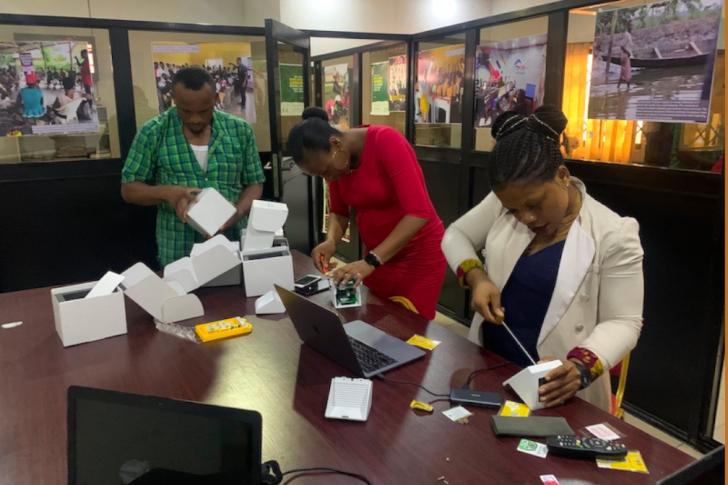 Media Awareness and Justice Initiative (MAJI), an APC member and independent media group based in Nigeria, is using new low-cost technologies to monitor air pollution. Photo: MAJI